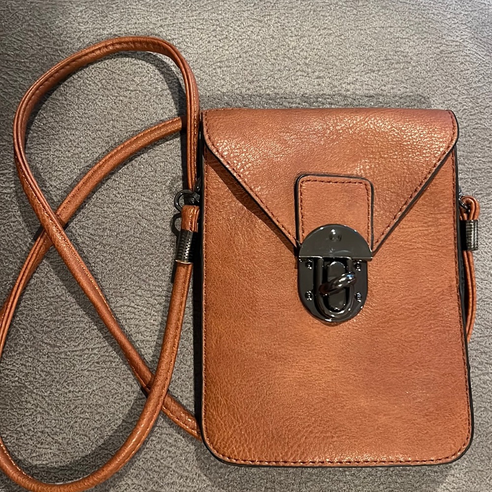 Minimalist clutch